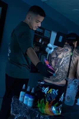Tatuaje vizibile în birouri: Mai multe companii scad politici stricte pentru ...